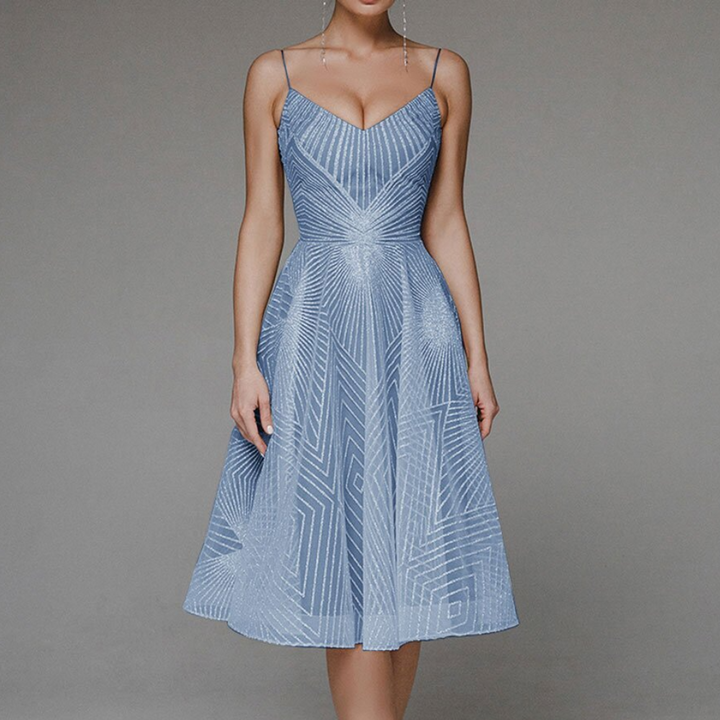 Alondra | Fashionable Dress with Elegant Open Back
